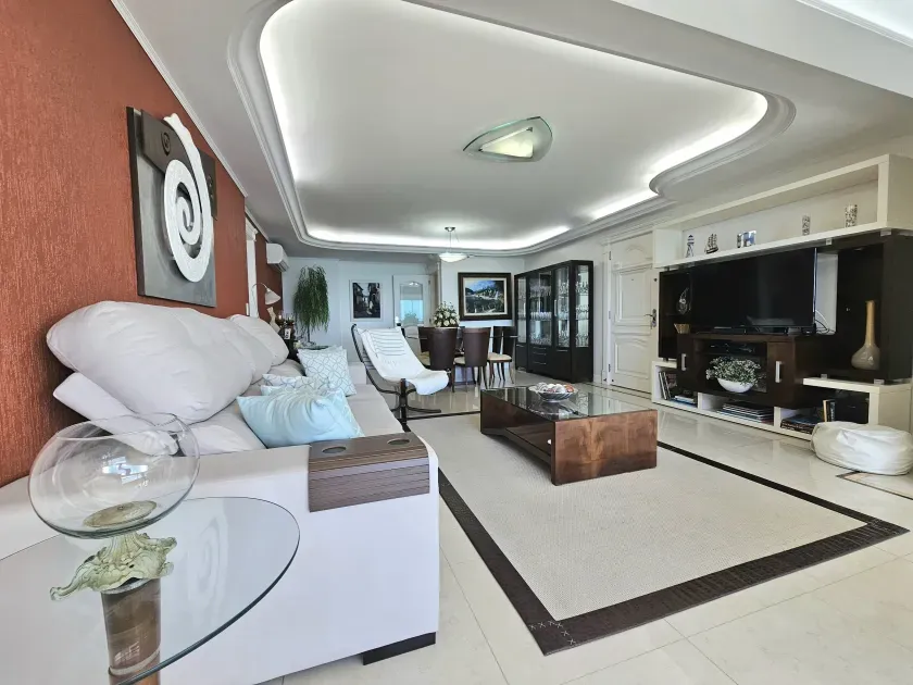 Apartamento no Edifício Villa Cora com 3 suítes em Balneário Camboriú — foto 9