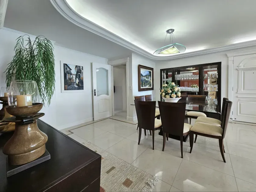 Apartamento no Edifício Villa Cora com 3 suítes em Balneário Camboriú — foto 11