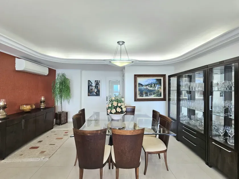 Apartamento no Edifício Villa Cora com 3 suítes em Balneário Camboriú — foto 12