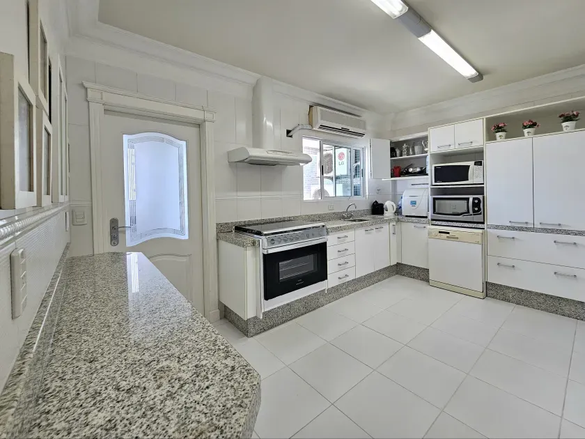 Apartamento no Edifício Villa Cora com 3 suítes em Balneário Camboriú — foto 14