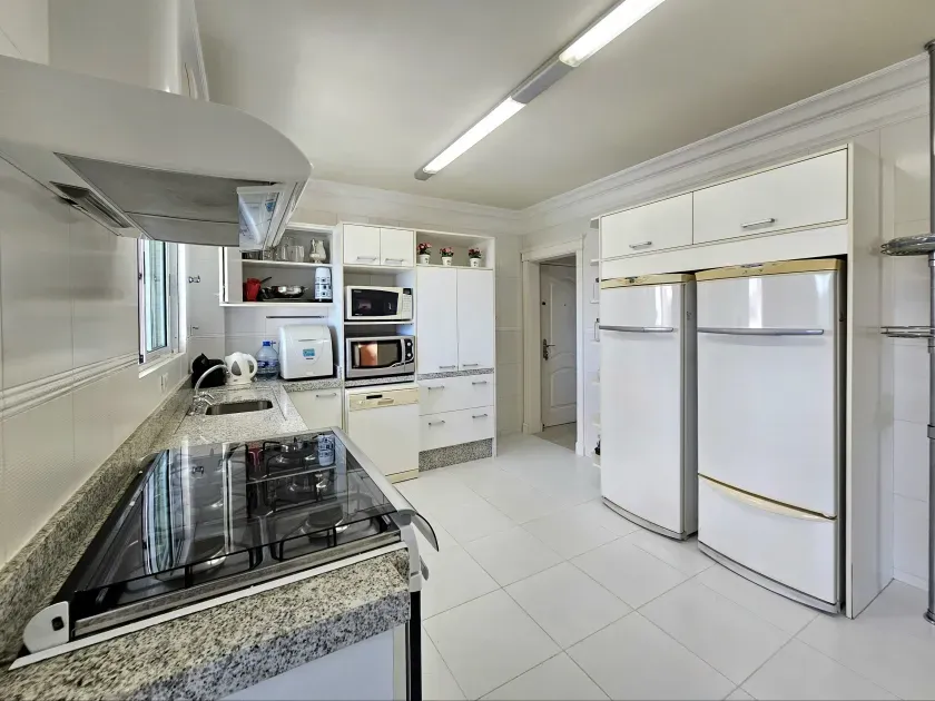 Apartamento no Edifício Villa Cora com 3 suítes em Balneário Camboriú — foto 15