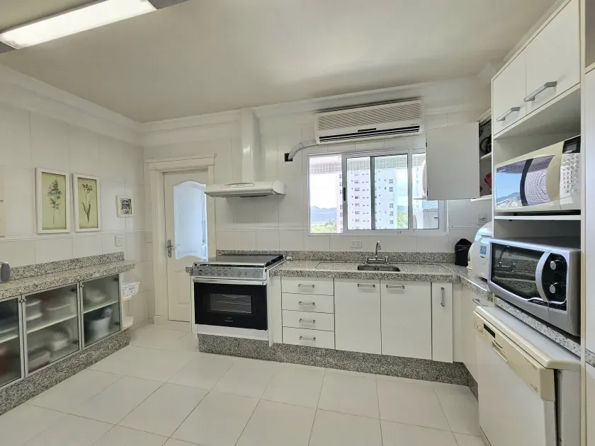 Apartamento no Edifício Villa Cora com 3 suítes em Balneário Camboriú — foto 16