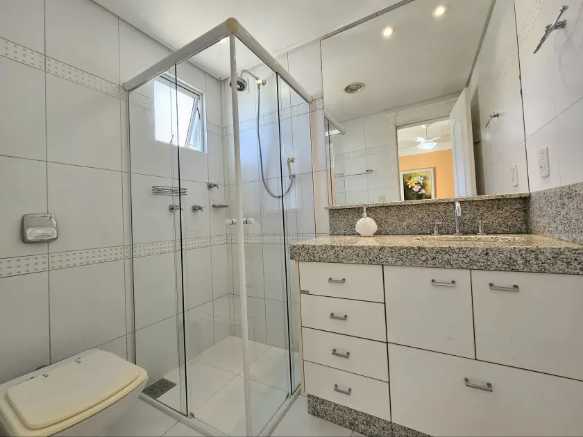 Apartamento no Edifício Villa Cora com 3 suítes em Balneário Camboriú — foto 19