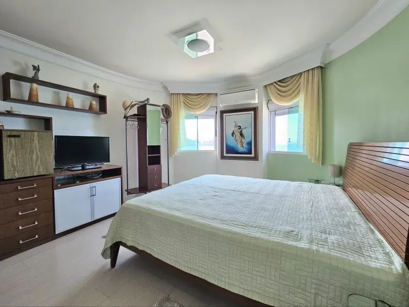 Apartamento no Edifício Villa Cora com 3 suítes em Balneário Camboriú — foto 23
