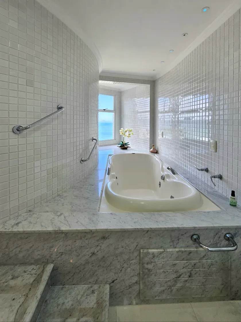 Apartamento no Edifício Villa Cora com 3 suítes em Balneário Camboriú — foto 24