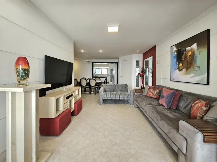 Apartamento no Edifício Tour Royalle com 3 dormitórios em Balneário Camboriú — foto 1