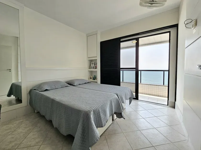 Apartamento no Edifício Tour Royalle com 3 dormitórios em Balneário Camboriú — foto 2