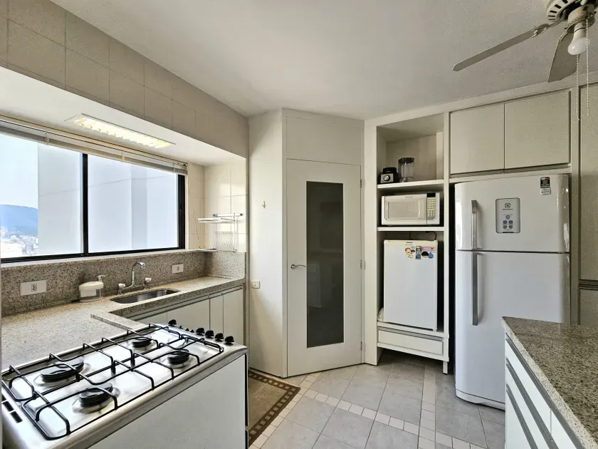 Apartamento no Edifício Tour Royalle com 3 dormitórios em Balneário Camboriú — foto 13