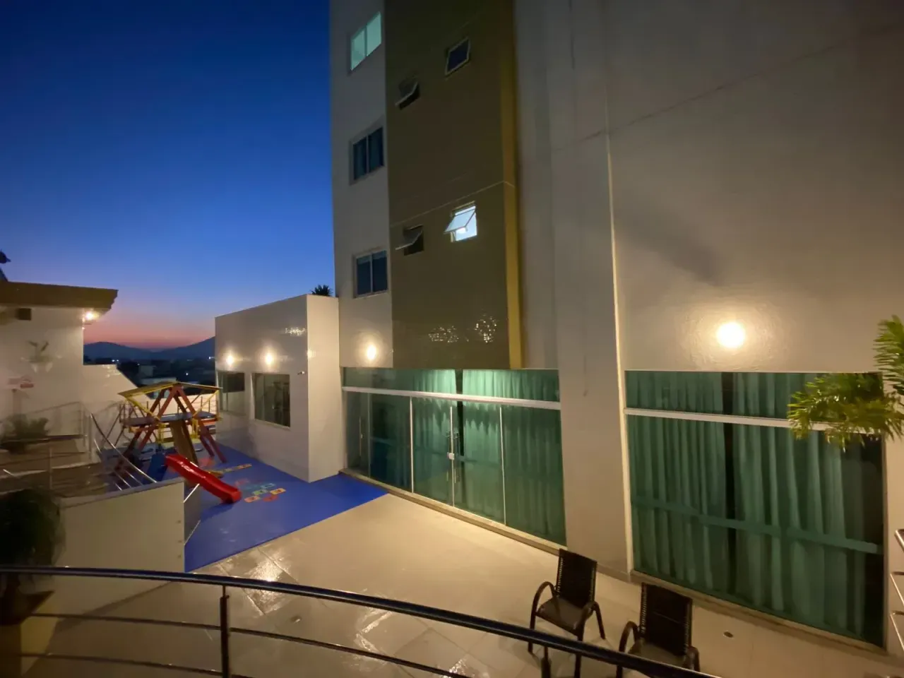 Apartamento no Edifício Figueira da Foz com 3 dormitórios em Balneário Cambroriú — foto 2