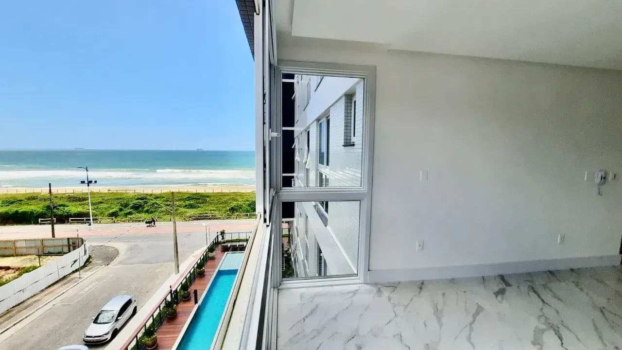 Apartamento com 3 dormitórios sendo 1 suíte e 2 vagas de garagem na Praia Brava em Itajaí