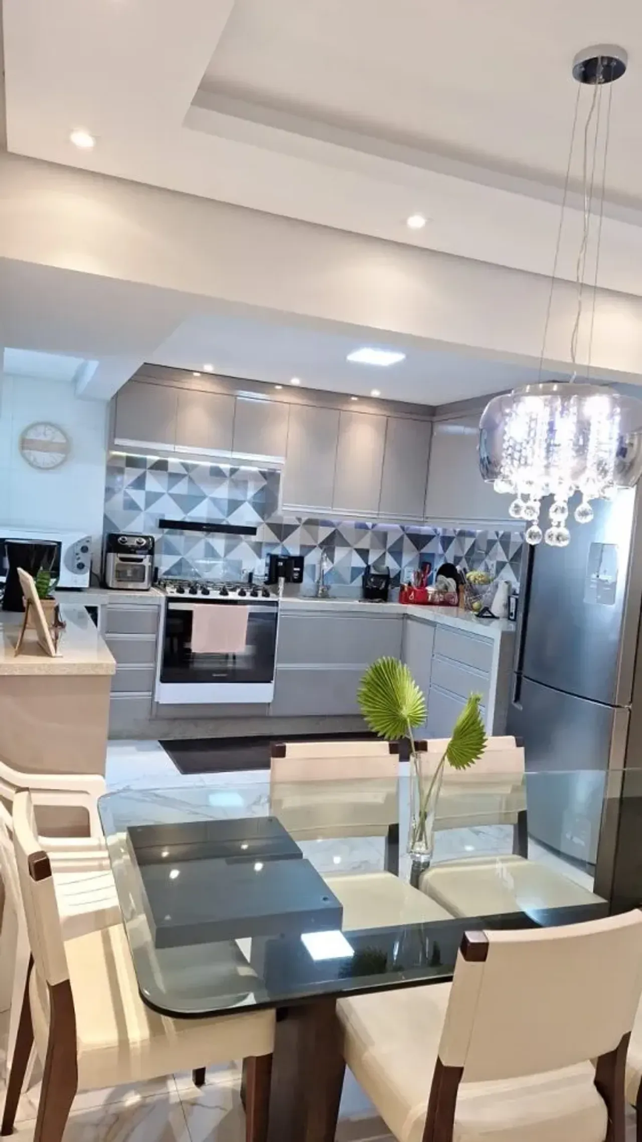 Apartamento no Edifício Império do Sol com 3 dormitórios em Balneário Camboriú — foto 2