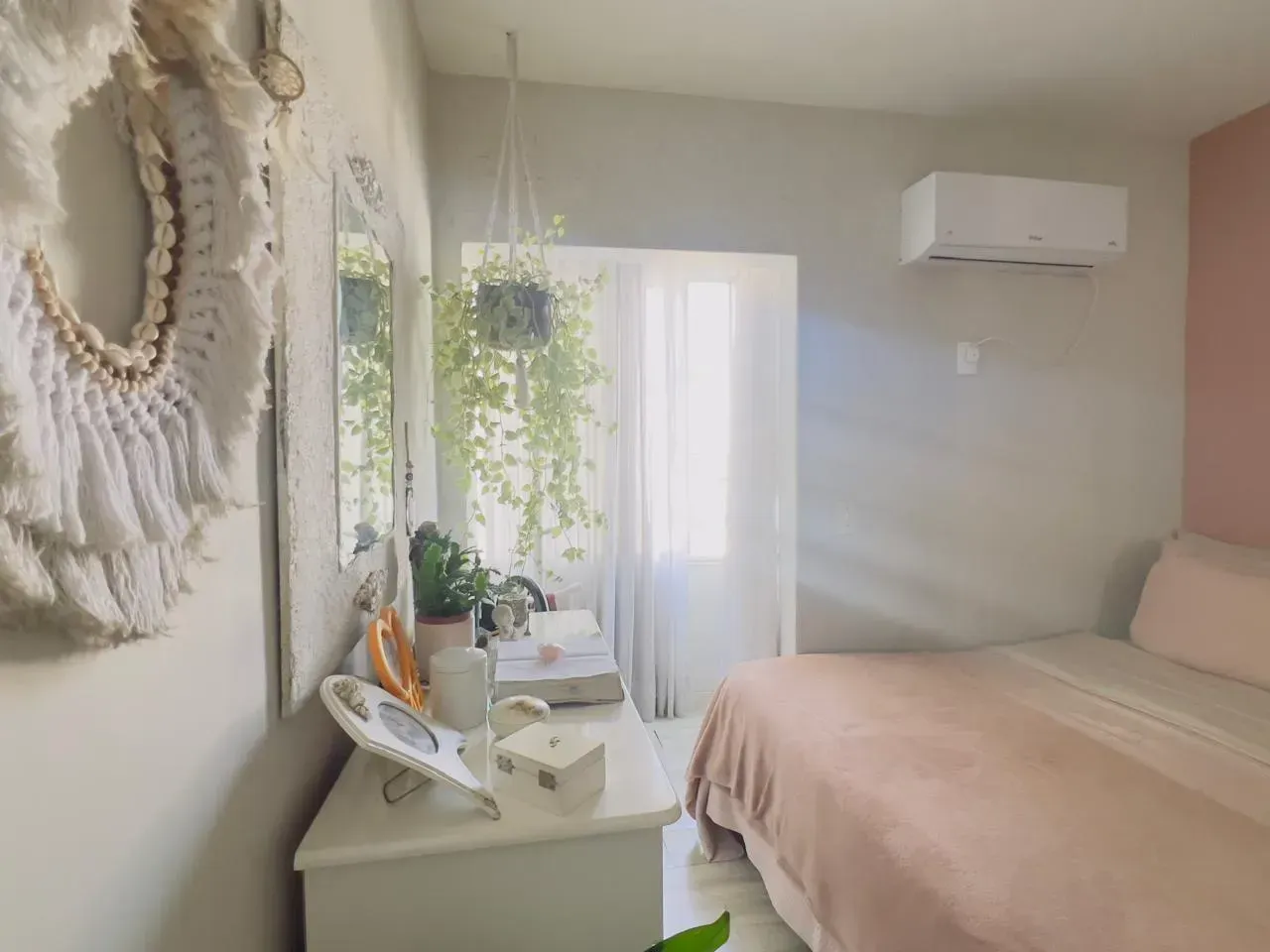 Apartamento mobiliado com 2 dormitórios e 1 vaga no Centro de Balneário Camboriú
