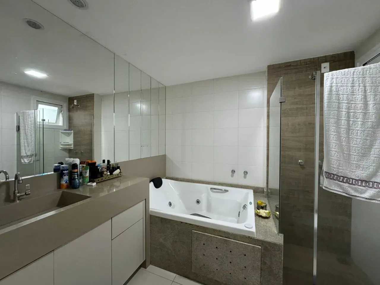 Apartamento no Edifício Reggio Di Calabria com 3 suítes em Balneário Camboriú — foto 1
