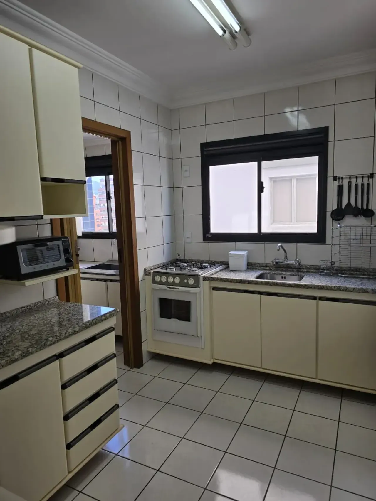 Apartamento no Edifício Maison Royale com 3 suítes em Balneário Camboriú — foto 2