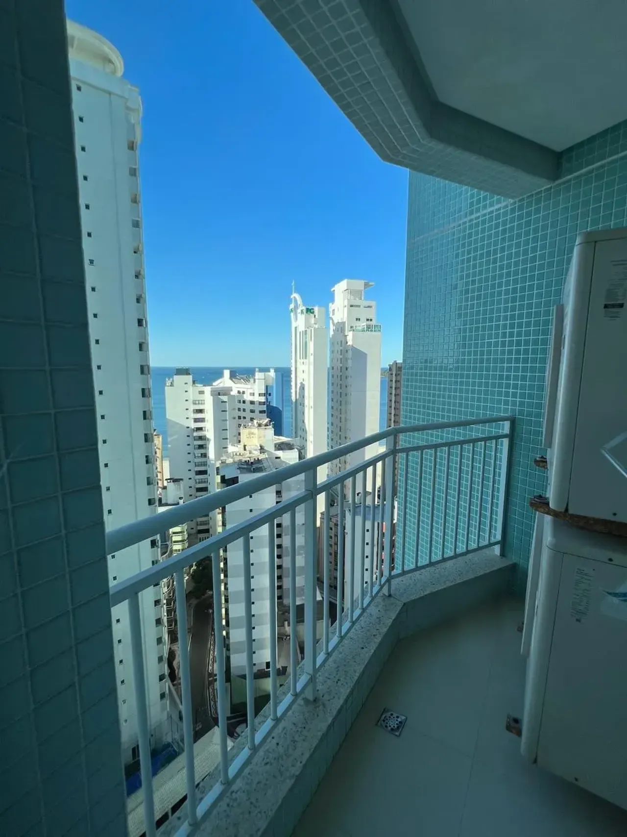 Apartamento no Edifício Alexandria com 3 suítes em Balneário Camboriú — foto 8