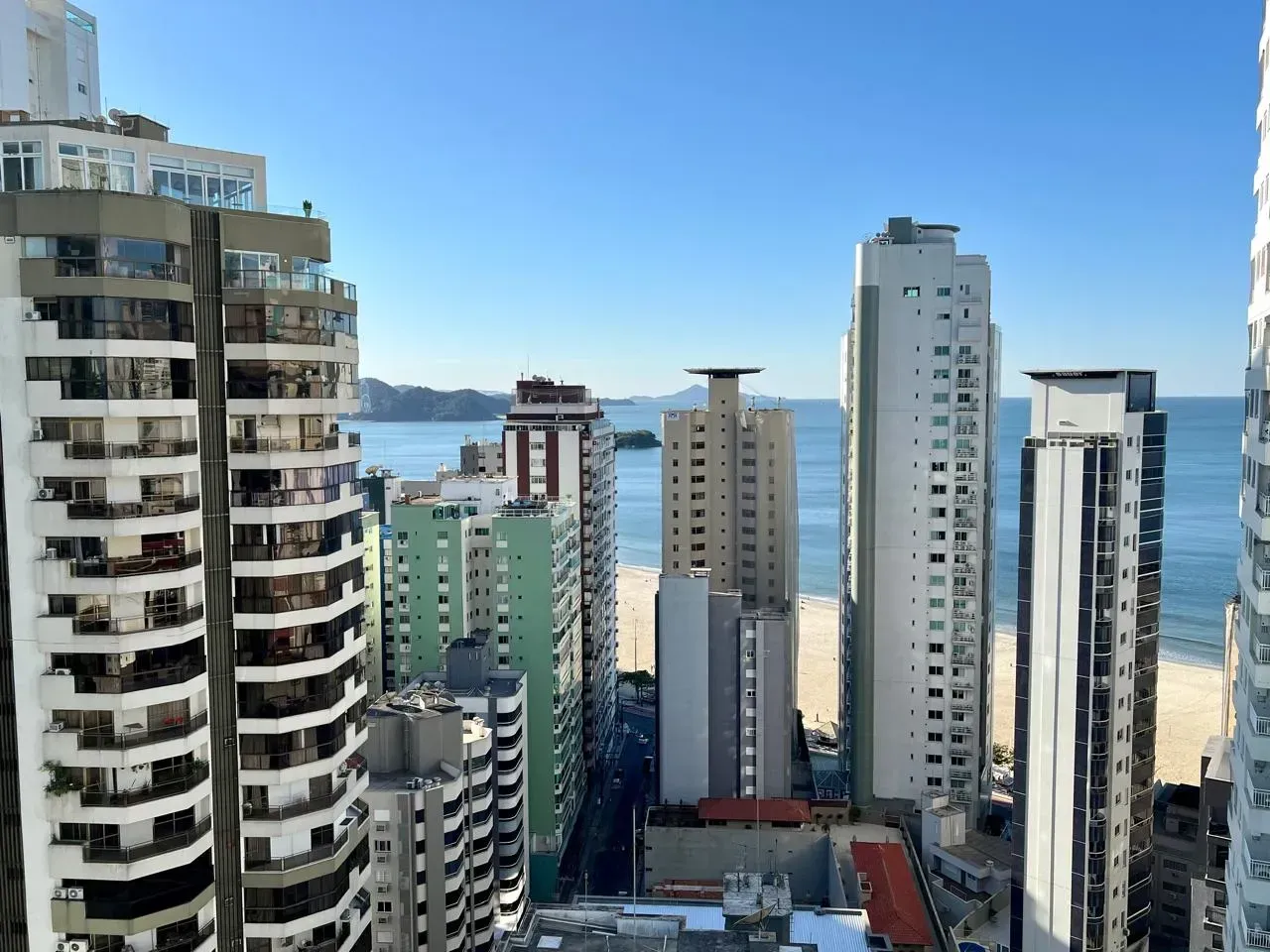 Apartamento no Edifício Alexandria com 3 suítes em Balneário Camboriú — foto 2