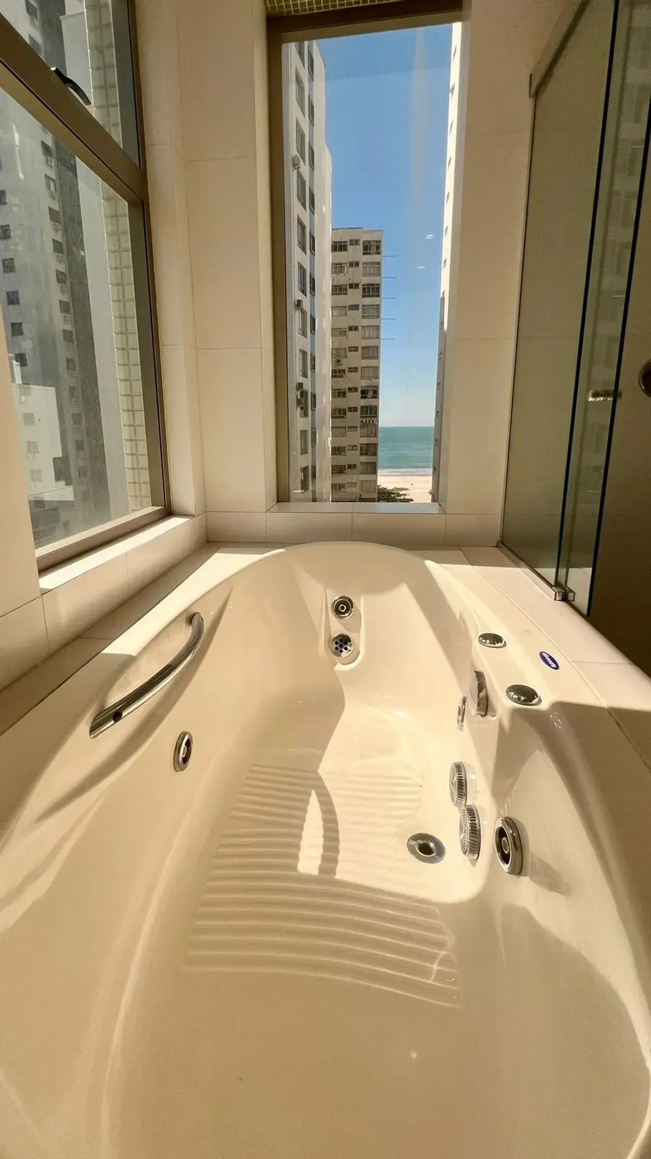 Apartamento diferenciado com 3 suítes e Jardim Urbano no Centro de Balneário Camboriú — foto 14
