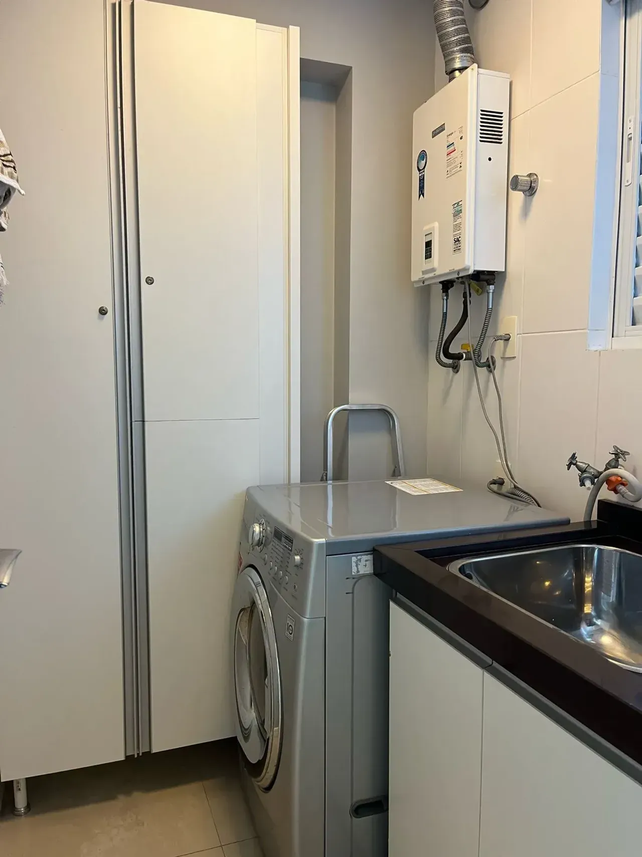 Apartamento com 1 suíte, 1 demi e 2 vagas de garagem no Centro de Balneário Camboriú — foto 3