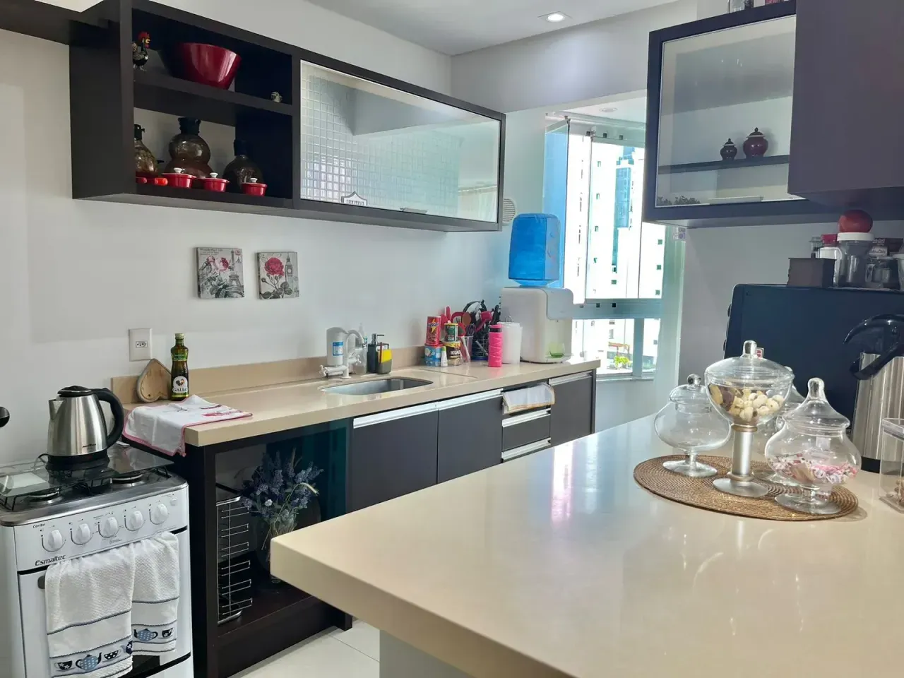 Apartamento mobiliado com 3 suítes e 2 vagas de garagem em Balneário Camboriú — foto 3