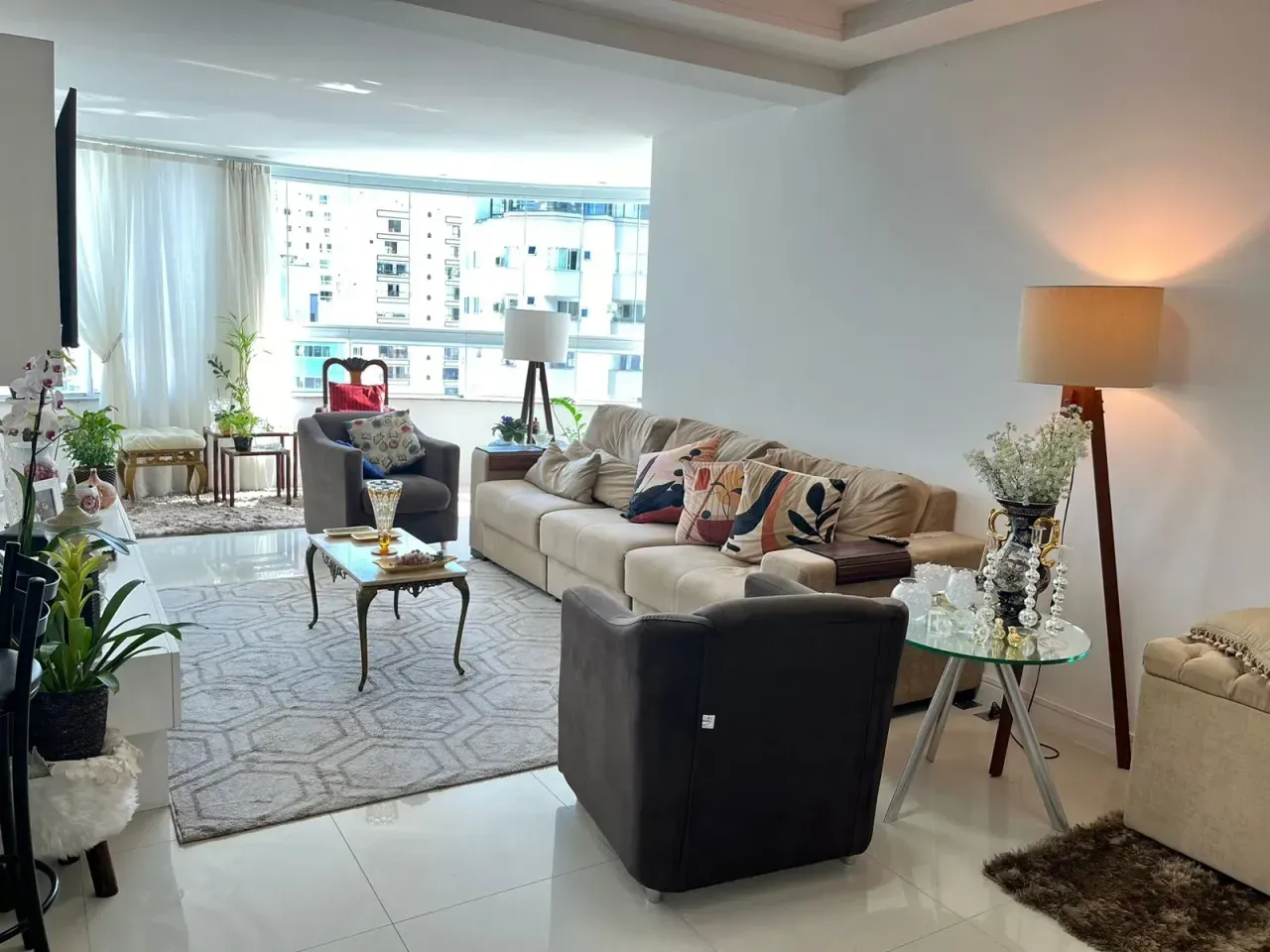 Apartamento mobiliado com 3 suítes e 2 vagas de garagem em Balneário Camboriú — foto 19