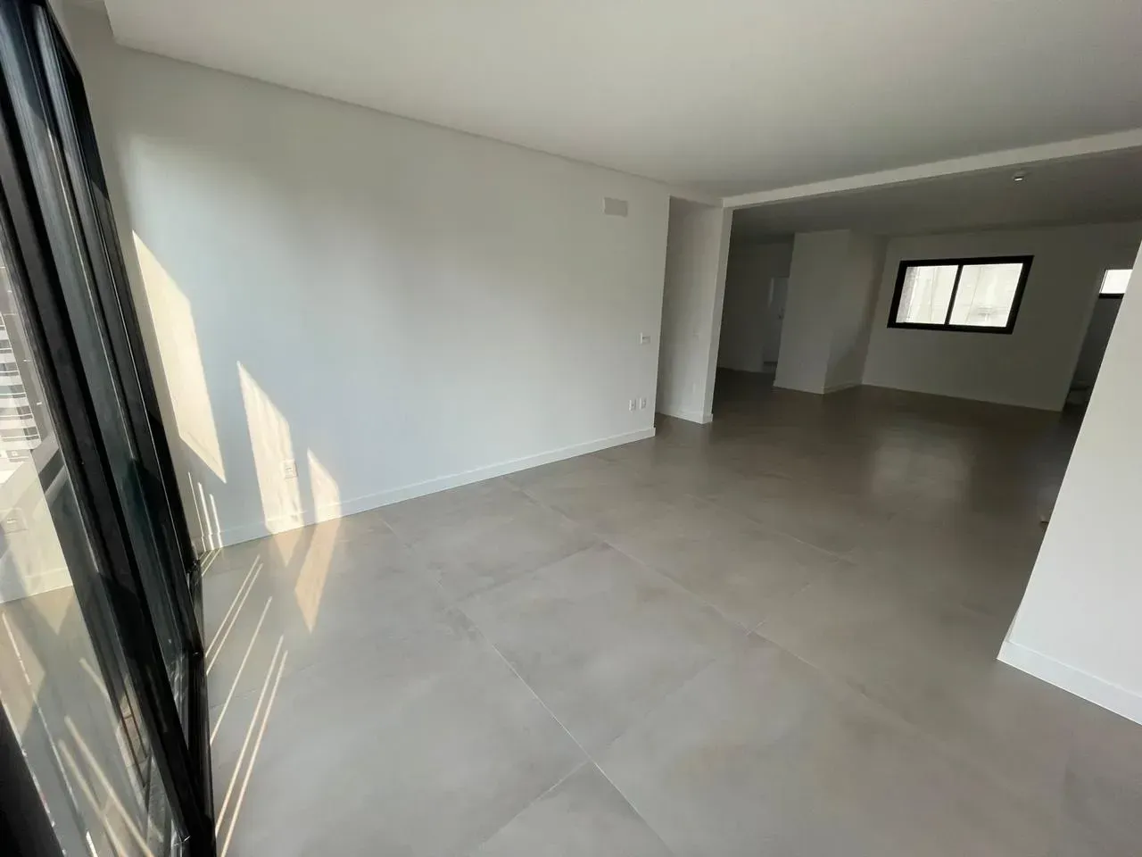 Apartamento com 3 suítes sendo 1 demi e 3 vagas de garagem no Centro de Balneário Camboriú/SC — foto 2