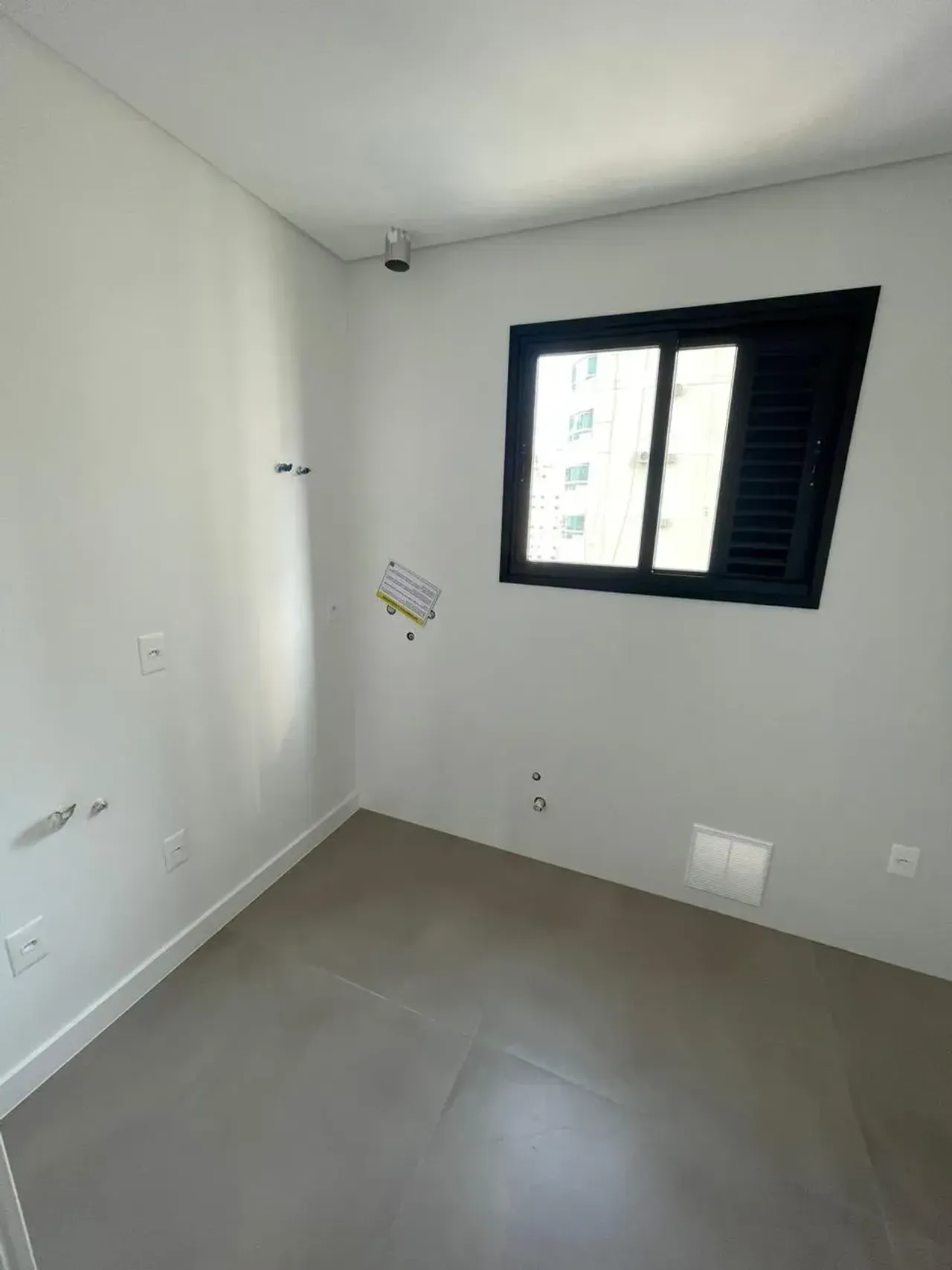 Apartamento com 3 suítes sendo 1 demi e 3 vagas de garagem no Centro de Balneário Camboriú/SC — foto 3
