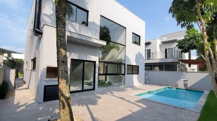 Casa em condomínio com 5 suítes 4 vagas sendo 2 cobertas em Balneário Camboriú — foto 37