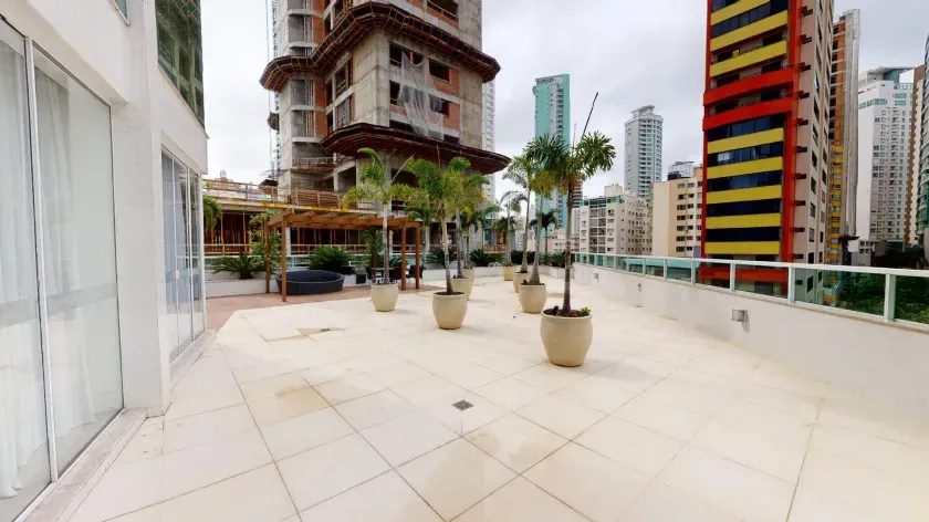 Apartamento com 3 suítes, 3 vagas de garagem, mobiliado e decorado em Balneário Camboriú — foto 3