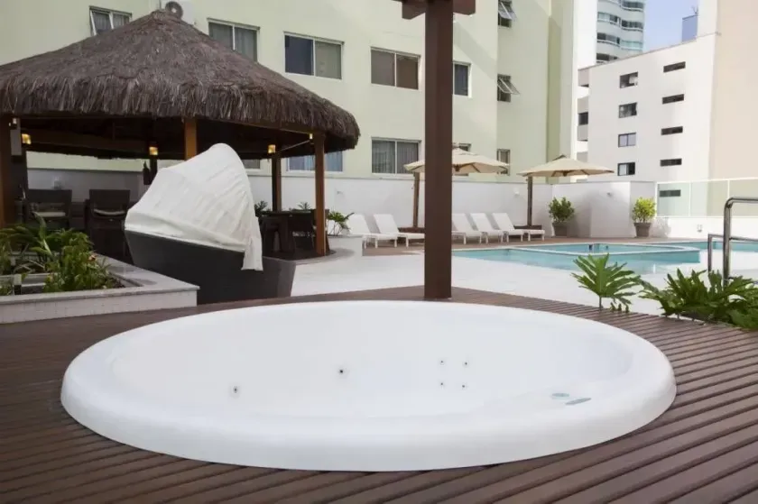 Apartamento com 3 suítes, 3 vagas de garagem, mobiliado e decorado em Balneário Camboriú — foto 9