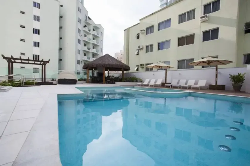 Apartamento com 3 suítes, 3 vagas de garagem, mobiliado e decorado em Balneário Camboriú — foto 23