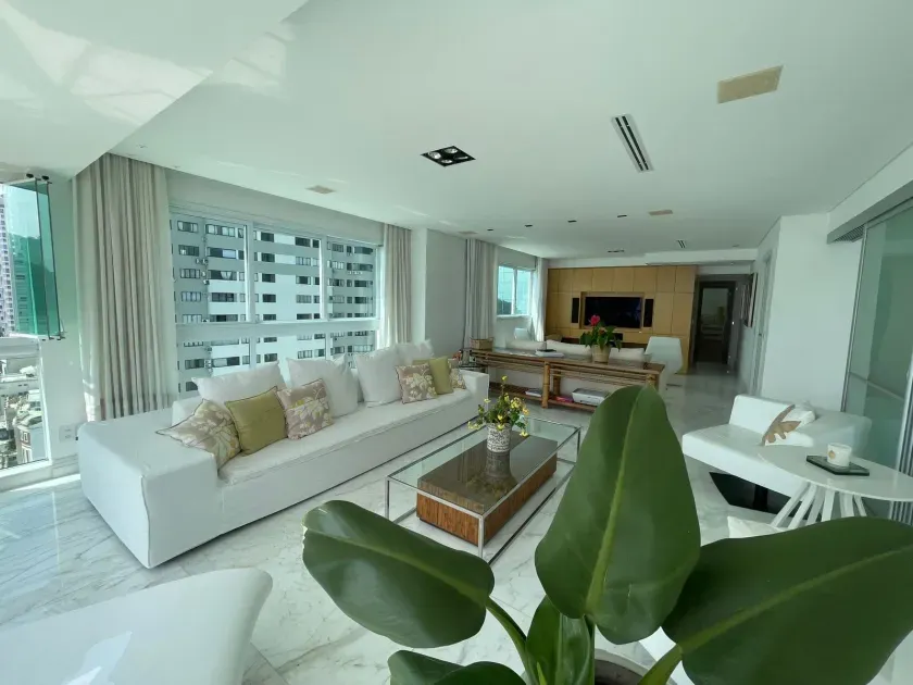 NÃO ENCONTRADO Apartamento no Edifício Art Noblesse com 4 dormitórios em Balneário Camboriú — foto 1