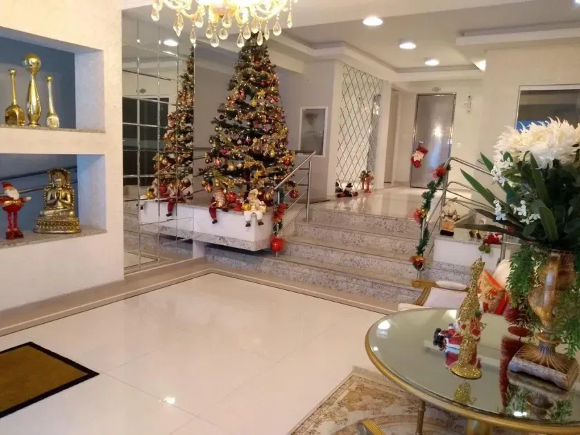Apartamento no Edifício Leal Tower 140 no Centro de Balneário Camboriú — foto 1