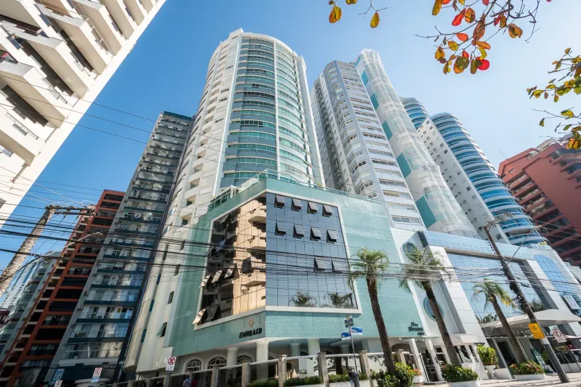 Apartamento no Edifício Dom Alvarez com 4 dormitórios em Balneário Camboriú — foto 4