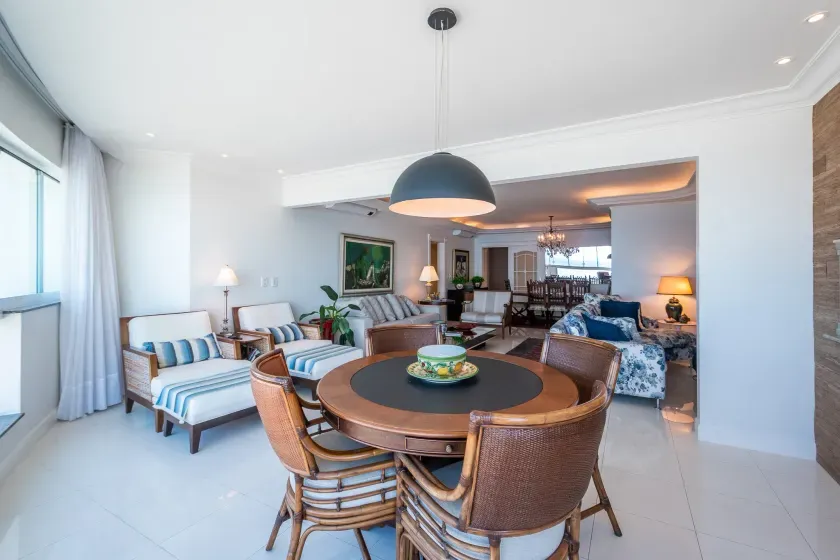 Apartamento no Edifício Dom Alvarez com 4 dormitórios em Balneário Camboriú — foto 8