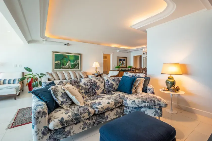 Apartamento no Edifício Dom Alvarez com 4 dormitórios em Balneário Camboriú — foto 11