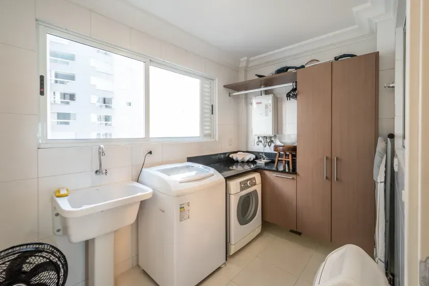 Apartamento no Edifício Dom Alvarez com 4 dormitórios em Balneário Camboriú — foto 15