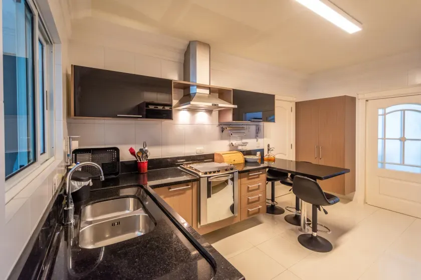 Apartamento no Edifício Dom Alvarez com 4 dormitórios em Balneário Camboriú — foto 17