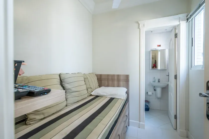 Apartamento no Edifício Dom Alvarez com 4 dormitórios em Balneário Camboriú — foto 18