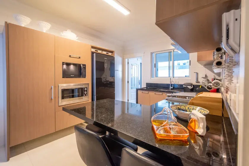 Apartamento no Edifício Dom Alvarez com 4 dormitórios em Balneário Camboriú — foto 19