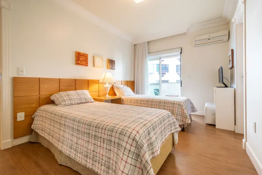 Apartamento no Edifício Dom Alvarez com 4 dormitórios em Balneário Camboriú — foto 20