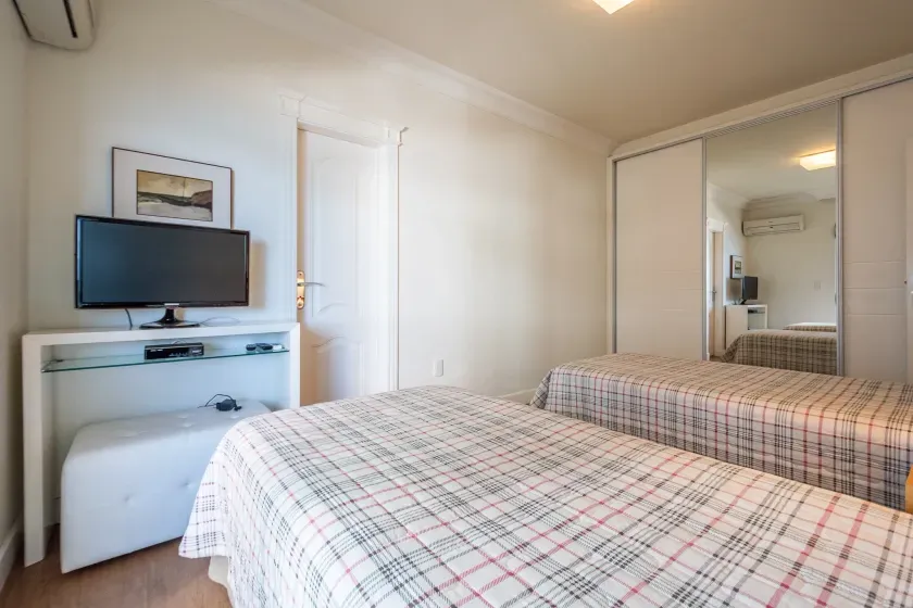 Apartamento no Edifício Dom Alvarez com 4 dormitórios em Balneário Camboriú — foto 23