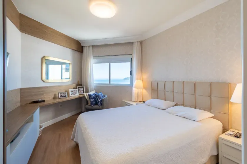 Apartamento no Edifício Dom Alvarez com 4 dormitórios em Balneário Camboriú — foto 31