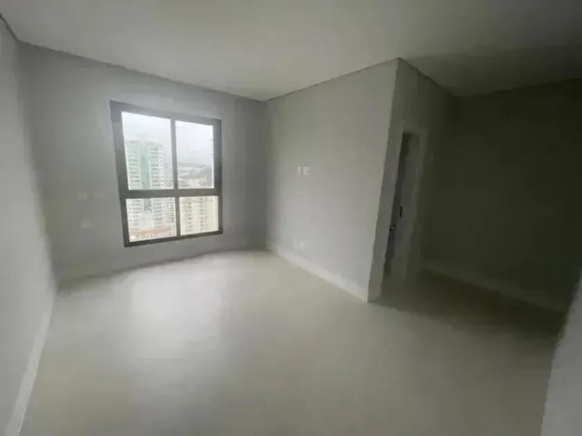 Apartamento com 4 dormitórios sendo 2 suítes, 3 vagas de garagem, no Centro de  Balneário Camboriú