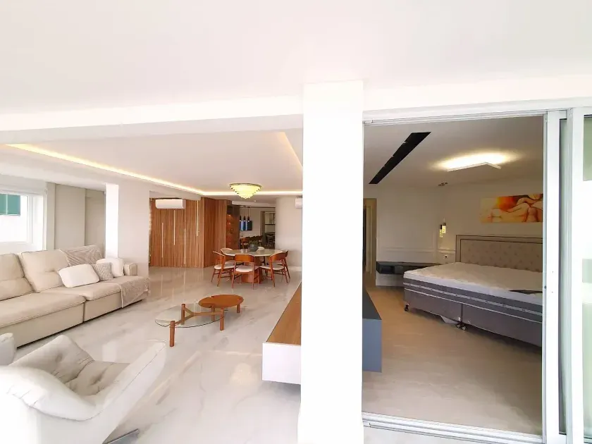 Apartamento no Edifício Dom Augustus com 4 suítes em Balneário Camboriú — foto 1