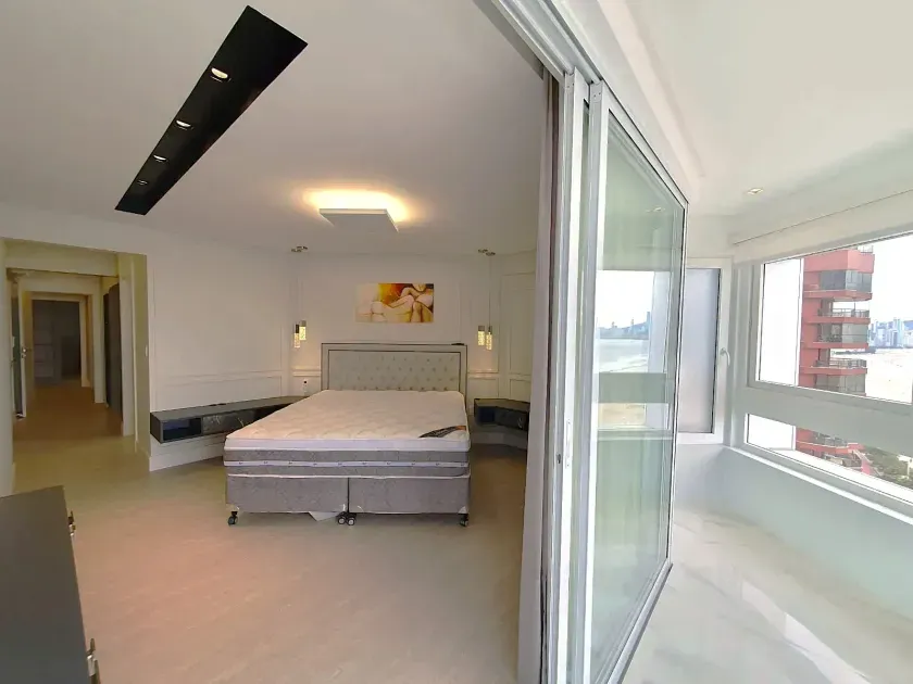 Apartamento no Edifício Dom Augustus com 4 suítes em Balneário Camboriú — foto 2