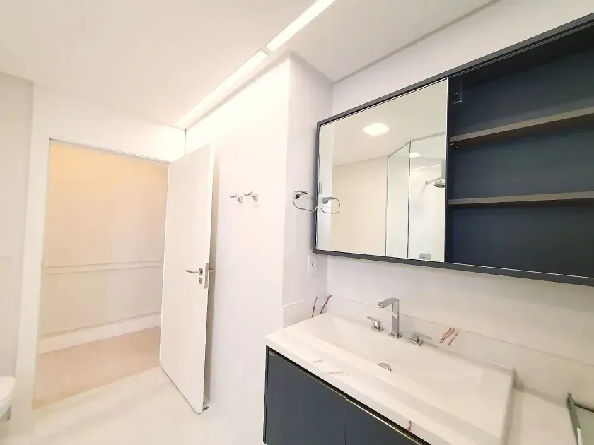 Apartamento no Edifício Dom Augustus com 4 suítes em Balneário Camboriú — foto 23