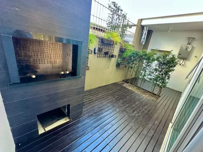 Casa Triplex com 3 suítes e 2 vagas de garagem na Praia dos Amores em Itajaí
