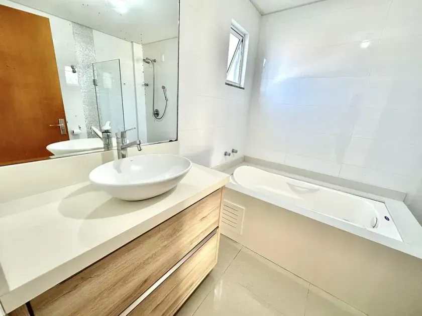 Casa Triplex com 3 suítes e 2 vagas de garagem na Praia dos Amores em Itajaí — foto 3