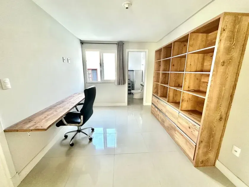 Casa Triplex com 3 suítes e 2 vagas de garagem na Praia dos Amores em Itajaí — foto 6