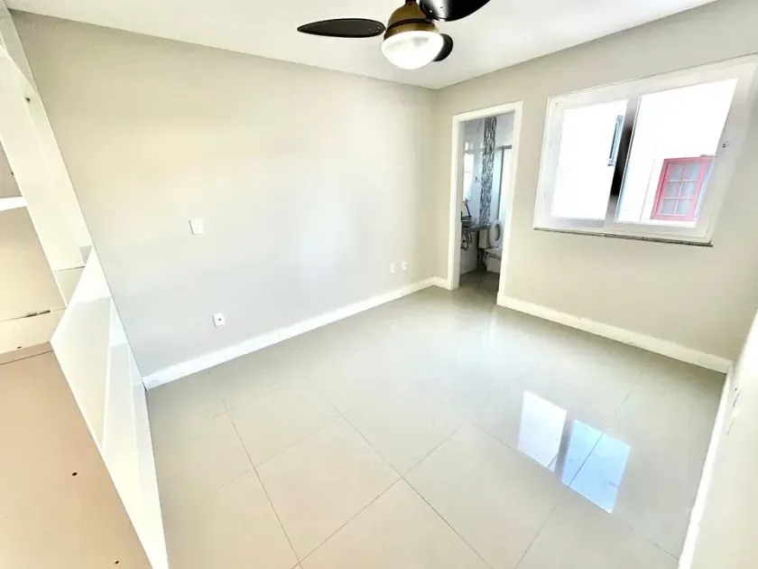 Casa Triplex com 3 suítes e 2 vagas de garagem na Praia dos Amores em Itajaí — foto 7